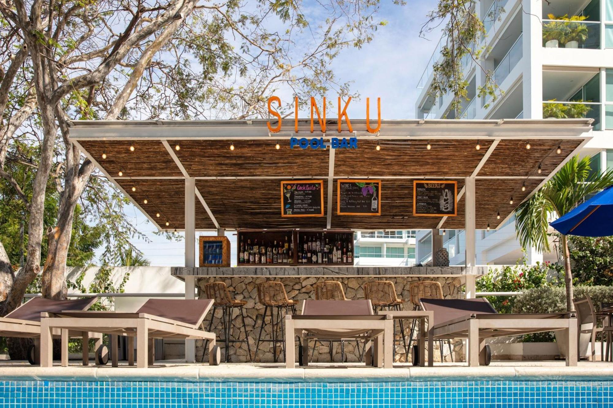 산타 마르타 메리어트 리조트 플라야 도르미다 산타마르타 외부 사진 The pool bar at the hotel