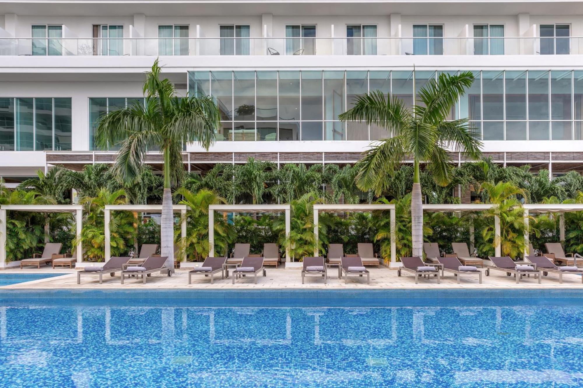 산타 마르타 메리어트 리조트 플라야 도르미다 산타마르타 외부 사진 The swimming pool at the hotel