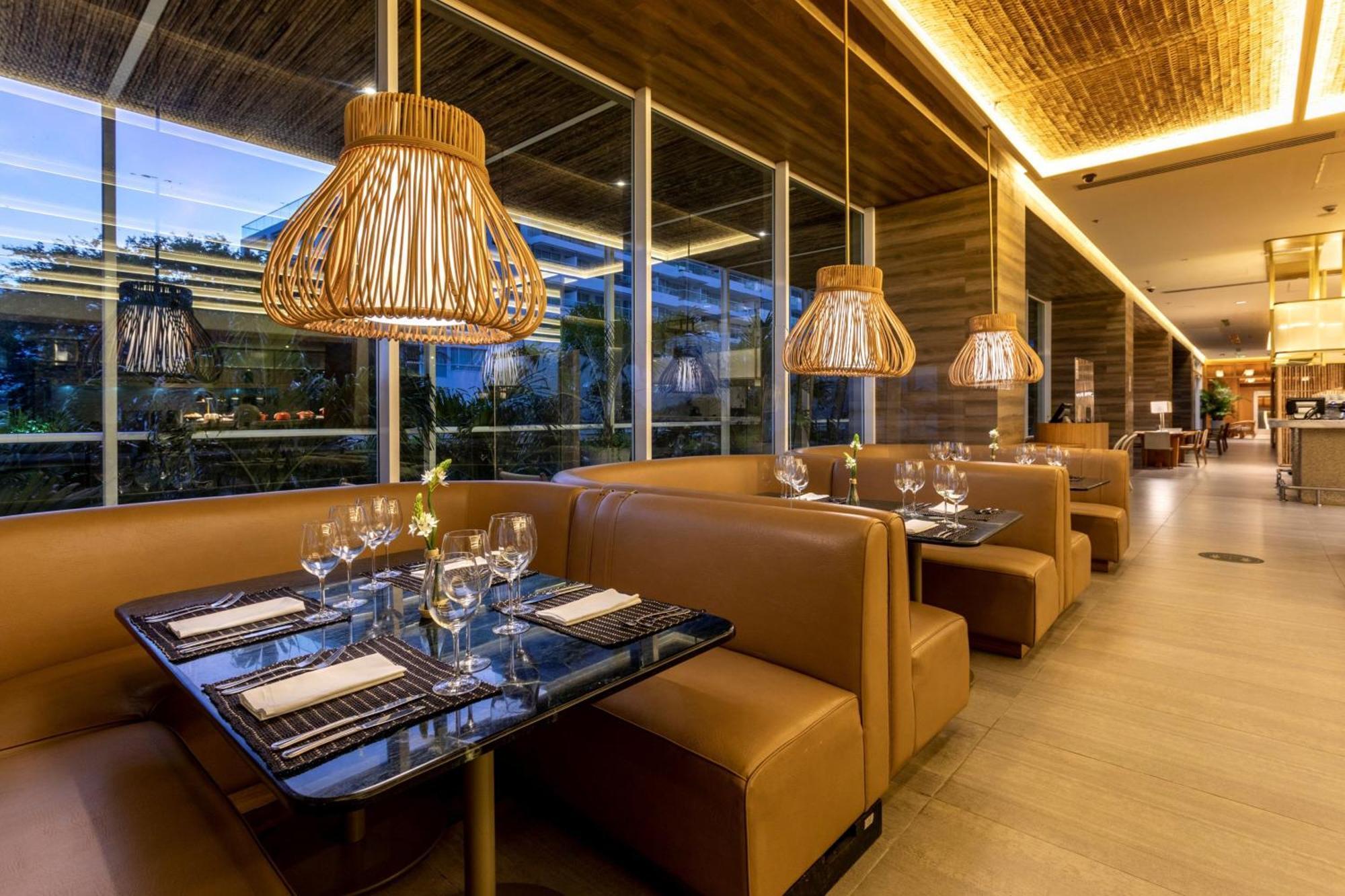 산타 마르타 메리어트 리조트 플라야 도르미다 산타마르타 외부 사진 The interior of the restaurant