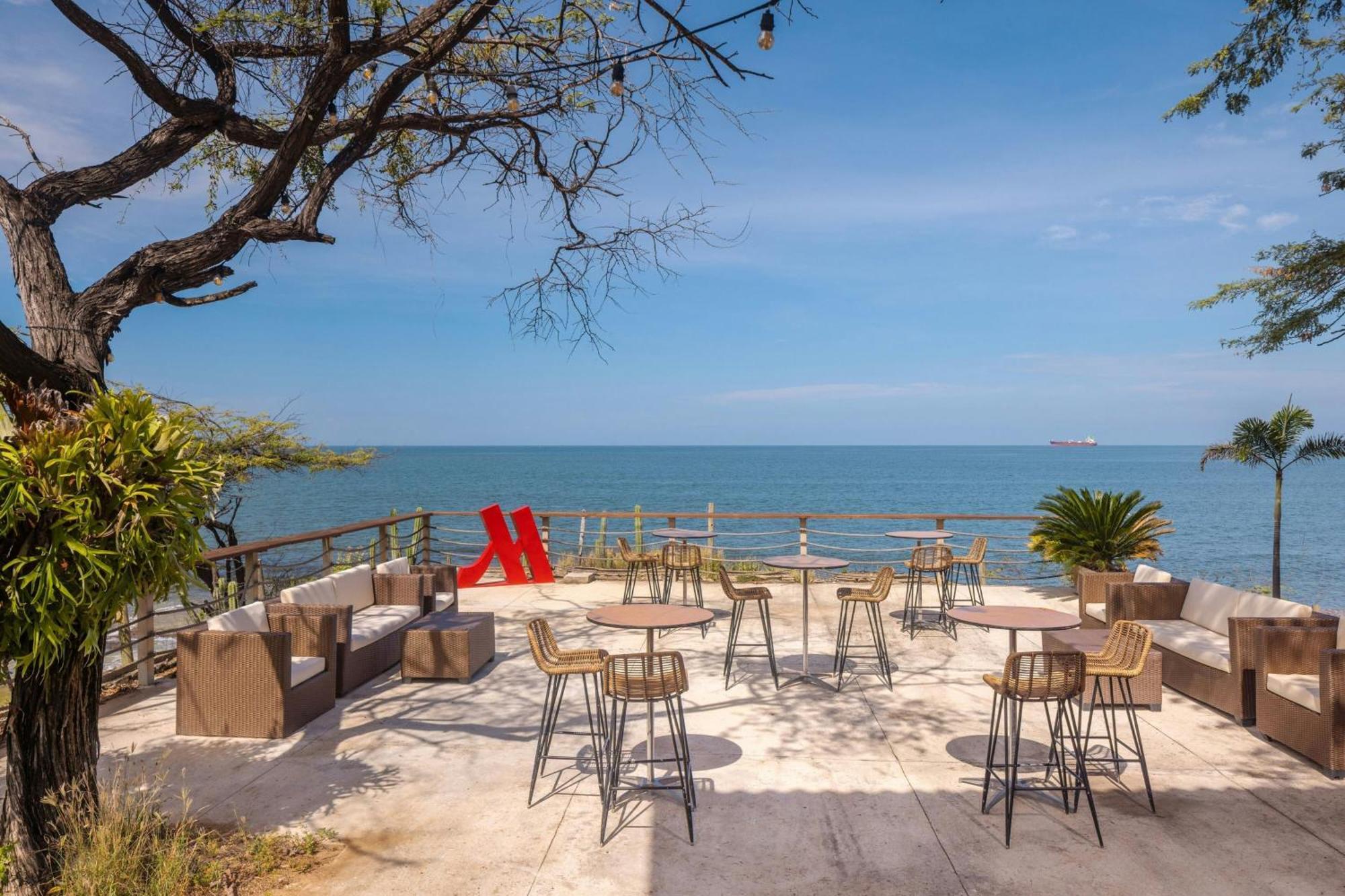 산타 마르타 메리어트 리조트 플라야 도르미다 산타마르타 외부 사진 Beachfront lounge at W Retreats & Spa, Maldives